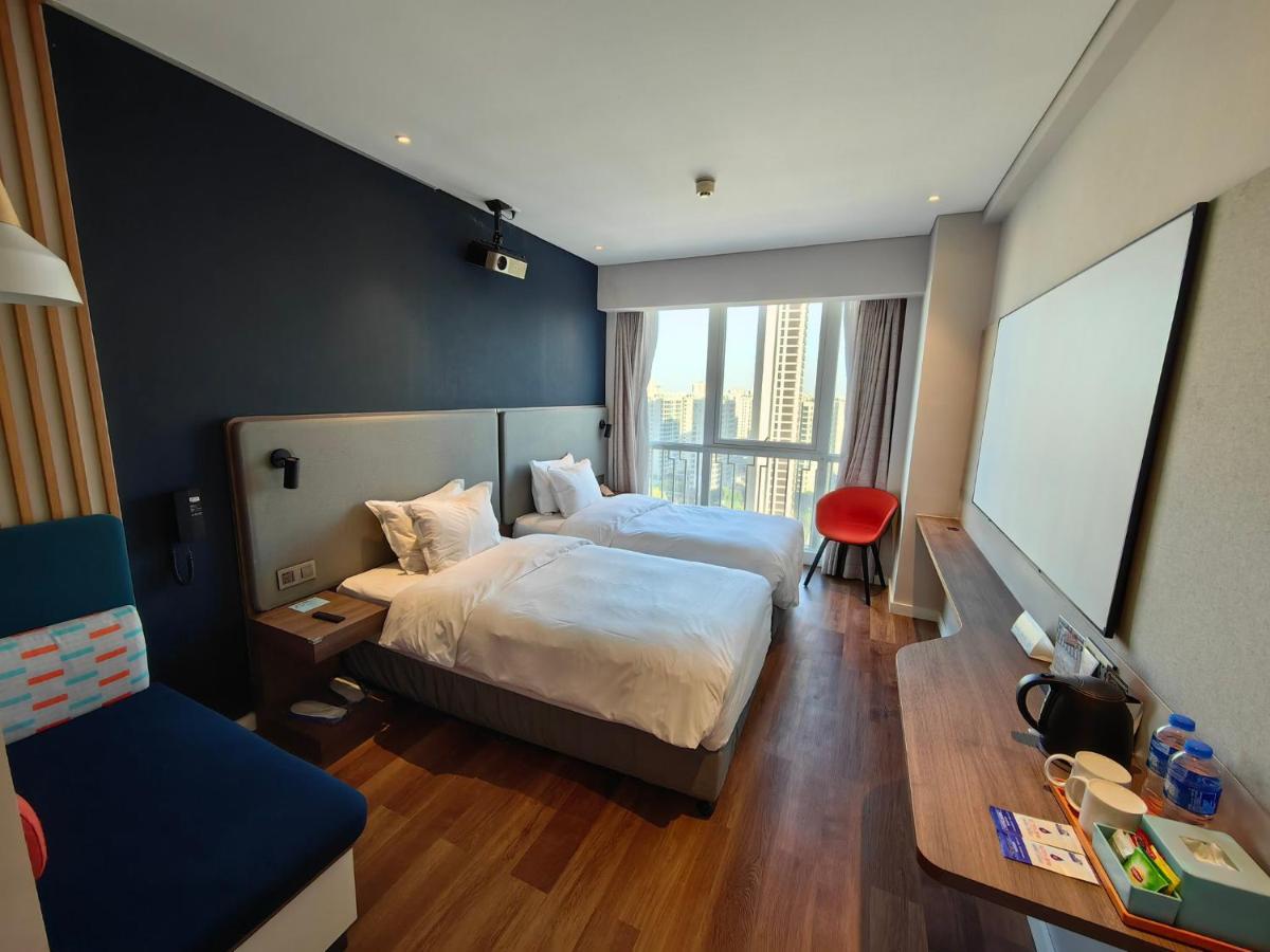 Holiday Inn Express Liyang Huafu By Ihg Exterior photo